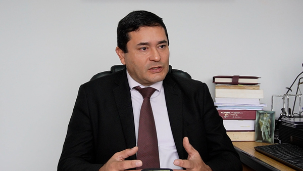 Considera que es posible aplicar el permiso para trabajar, “pero hay que tener cuidado”