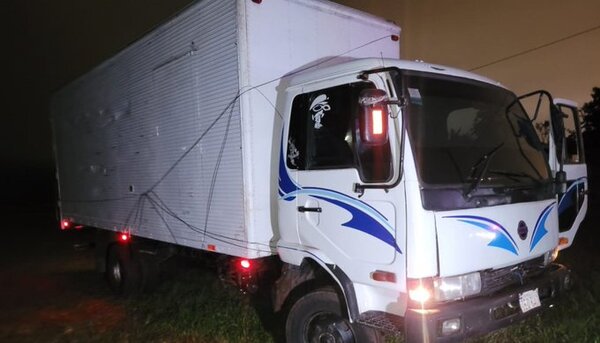 Falsos policías asaltan camión de encomiendas
