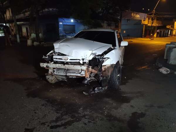 Accidente de tránsito en San Lorenzo involucra a dos vehículos - Policiales - ABC Color