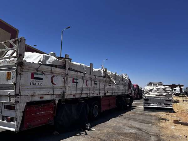 La larga espera de los camioneros a la intemperie para cruzar a Gaza con ayuda humanitaria - Mundo - ABC Color