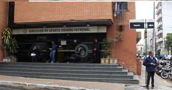 Diario HOY | Cincuenta empresas en la mira de IPS por evadir aportes, pese a descuento salarial