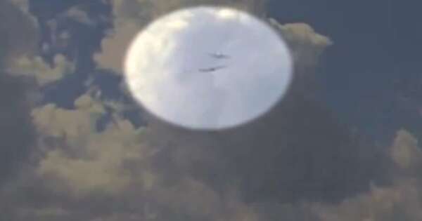 Diario HOY | VIDEO| Peligroso cruce de dos aviones en pleno vuelo