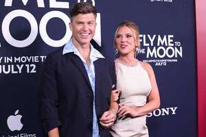Scarlett Johansson, muy enamorada en la premier de “Fly Me To The Moon” - Gente - ABC Color