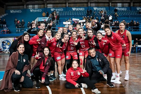 Versus / Félix Pérez Cardozo es campeón por undécima vez en Básquet Femenino