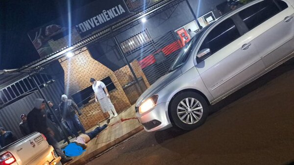 Ponta Porã: 2 personas a bordo de una motocicleta dejan herido a un hombre