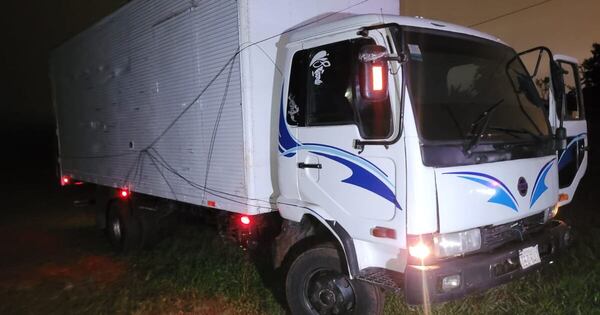 La Nación / Detienen a conductor por contradicciones sobre robo de cien cajas de electrónicos