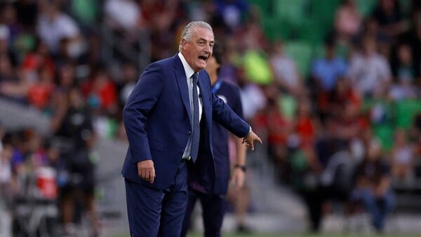 Gustavo Alfaro suena fuerte como posible técnico de la Albirroja