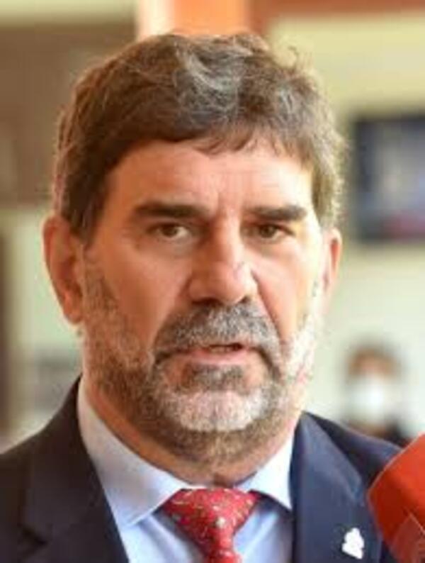 Ex director médico del Incán alega que “montaron” audio para su destitución en medio de crisis