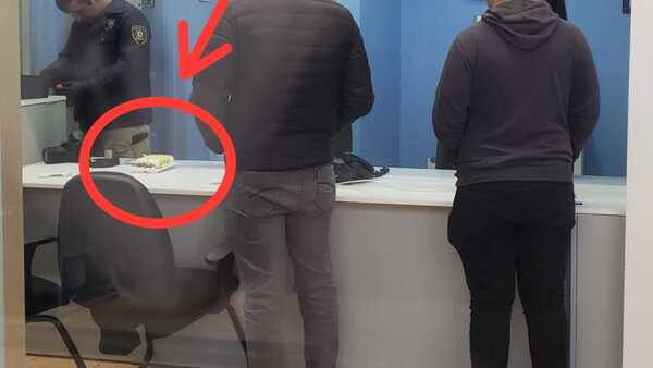 Se hizo pasar por panadero, le dijo que le traía una torta de regalo y la asaltó