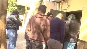 Víctimas de ladrón de celulares hicieron larga fila en sede policial, para recuperar su móvil