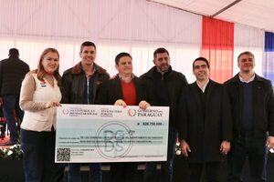 El Gobierno entrega importantes aportes y firma convenios para el desarrollo de Caaguazú - El Trueno