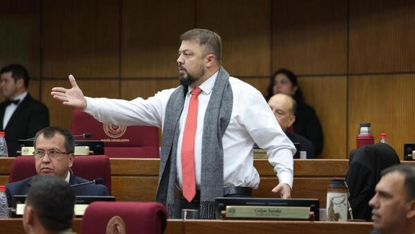 Video: Colym Soroka alardeó de bastón de mando de Stroessner y casi se peleó con senador liberal