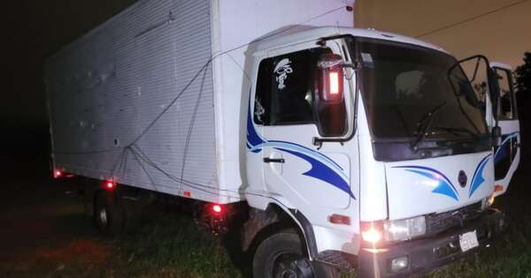 Diario HOY | Delincuentes vestidos de policías asaltan camión transportador y se roban las mercaderías