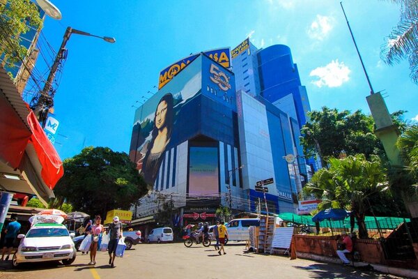 Paraguay reduce tasas para el turismo de compra para dinamizar el comercio fronterizo - Revista PLUS