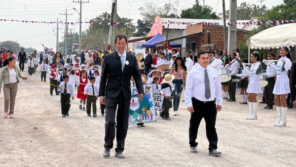 Itacuá despliega en su desfile un abanico de reclamos postergados