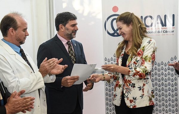 Diputados opositores piden interpelar a ministra de Salud y director del INCAN