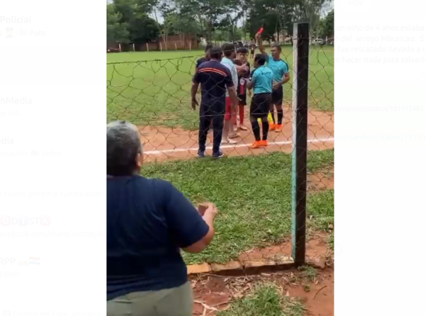(VIDEO). ¿Ma’epiko? Doñita con un pulso increíble cascotea a un árbitro