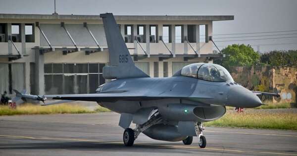 La Nación / Cazas F 16 enviados por la OTAN llegan para Ucrania