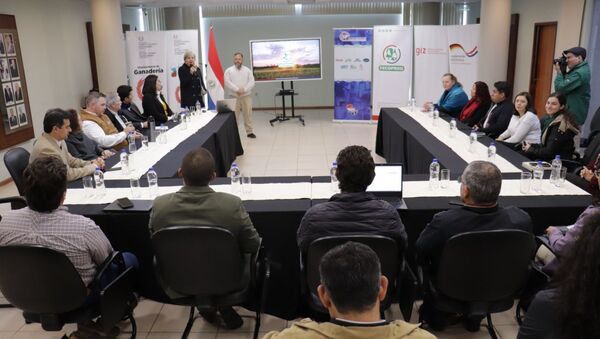 Una visita internacional para mejorar la producción láctea en Paraguay