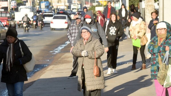 Precariedad golpea con fuerza en la calle en el día más frío del año