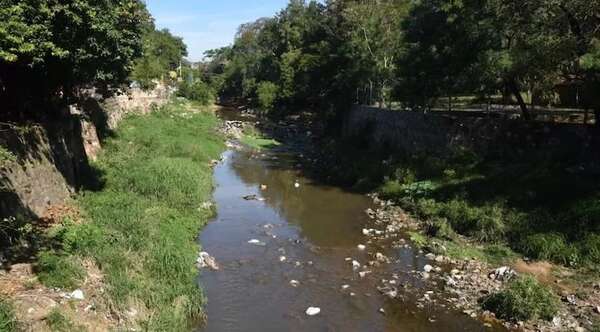 Niño de 4 años falleció tras caer al arroyo Mburicaó - Noticiero Paraguay