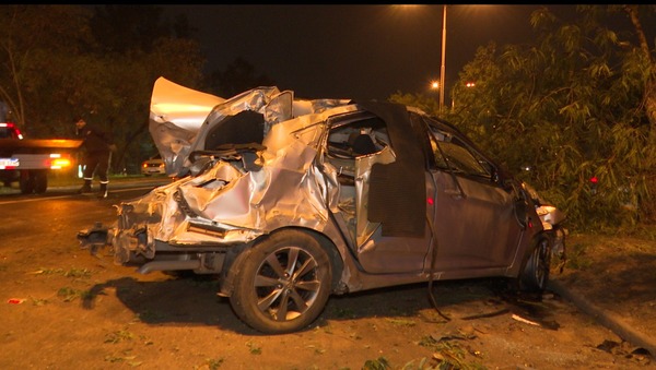 Aparatoso accidente de tránsito sobre la autopista Silvio Pettirossi - Unicanal
