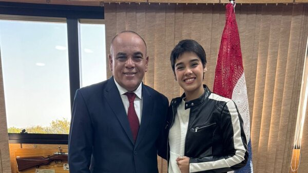 Aye Alfonso estuvo por el Parlamento y pidió apoyo para artistas nacionales