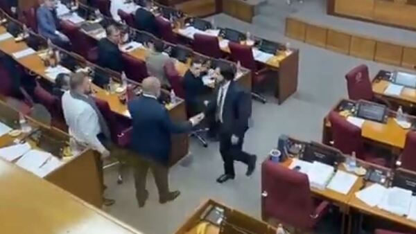 Senador colo’o y liberal casi llegan a los golpes: “Te voy a enseñar a regular tu mandíbula”