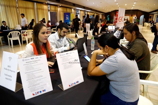 Expo Empleo recibió a 5.500 postulantes en Roque Alonso - ADN Digital