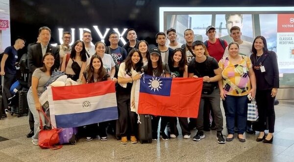 Orgullo nacional: tras estudios en Taiwán, regresan 63 ingenieros - Radio Imperio 106.7 FM