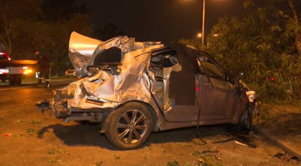 En aparatoso doble accidente, polis y testigo fueron arrollados en autopista Silvio Pettirossi