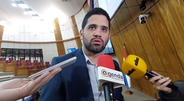 Diputado critica a sus colegas colorados por priorizar “un asado con los perros” antes que la sesión