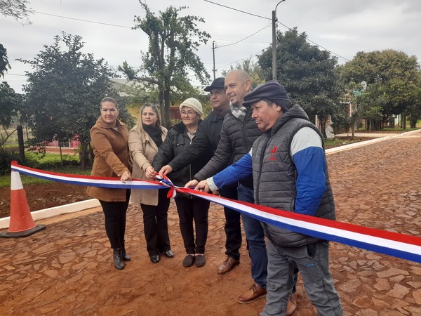 Inauguran obra de empedrados en Cambyretá Centro