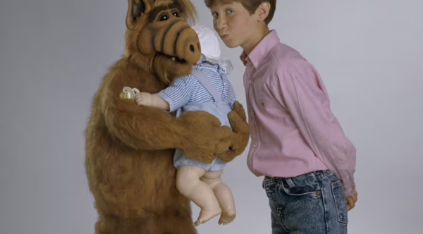 Adiós a Brian Tanner, el niño en la serie del extraterrestre Alf