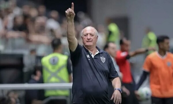 Versus / ¿Se hará cargo de la Albirroja? Aseguran que "Scolari quiere venir a dirigir Paraguay"