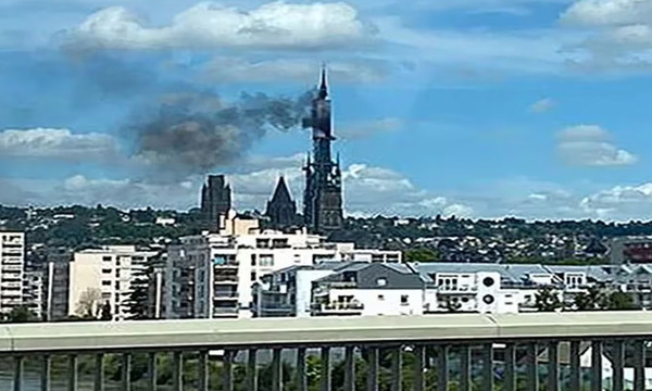 Se incendia la torre de la catedral de Notre Dame en Rouen, Francia - OviedoPress