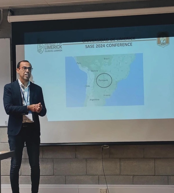 Reconocido economista presenta investigación en Congreso Internacional en Irlanda