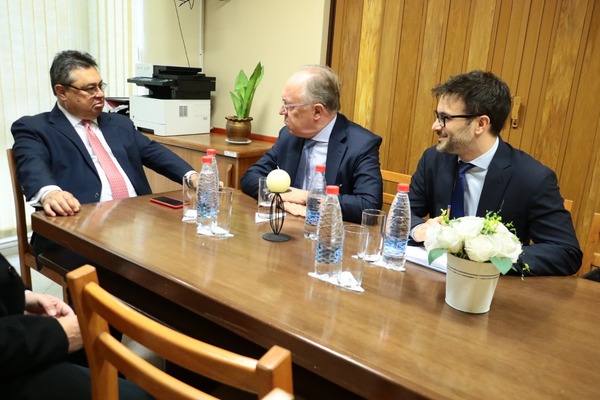 Leite y embajador argentino acuerdan resolver dificultades del tráfico fronterizo - ADN Digital