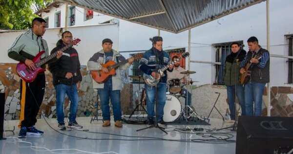 Diario HOY | Ocho internos de Tacumbú se unen para hacer música y crean el grupo “Jóvenes Unidos”