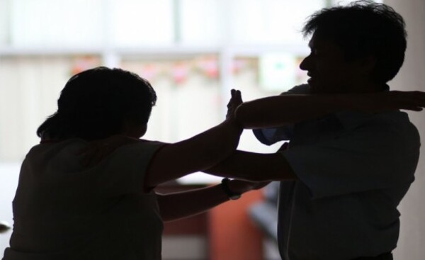 Requieren la rebeldía de hombre por agresión y amenaza a su pareja