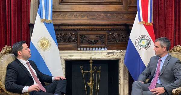 La Nación / Hay apertura para dar solución justa al tema hidrovía, dice Latorre tras reunión en Argentina