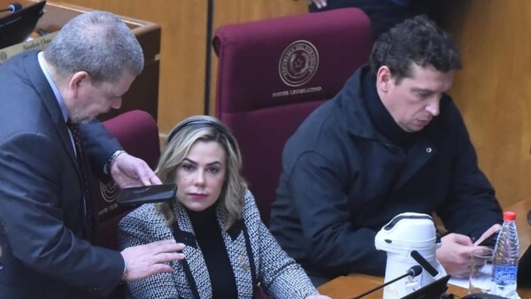 Senadora cartista se niega a pedir disculpas por agravio a periodistas y oenegés