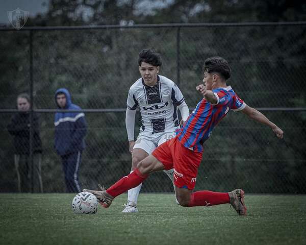 La cima de la Sub 16 se mantiene azulgrana - Fútbol - ABC Color