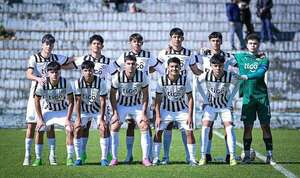Libertad sigue liderando invicto la Sub 15   - Fútbol - ABC Color