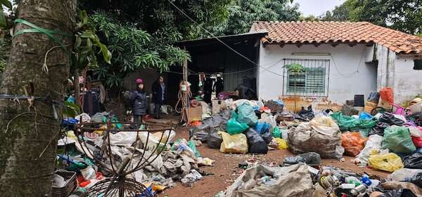 San Antonio: allanan chatarrería y encuentran medidores de agua denunciados como robados - Nacionales - ABC Color