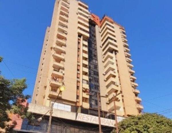 El IPS recupera el control de dos edificios céntrico en Ciudad del Este - La Clave