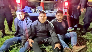 Capturan a tres asaltantes vestidos como policías tras violento intento de asalto - La Clave
