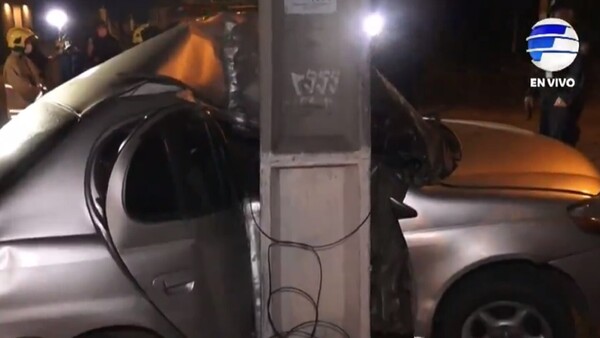 Conductor fallece tras perder el control y chocar por una columna de la ANDE en Lambaré