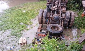 Un militar fallecido y cuatro heridos en Lagerenza Chacho tras vuelco de camión de relevo