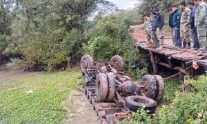 Un militar fallecido y otros cinco heridos tras caída de camión de precario puente en Alto Paraguay – Prensa 5